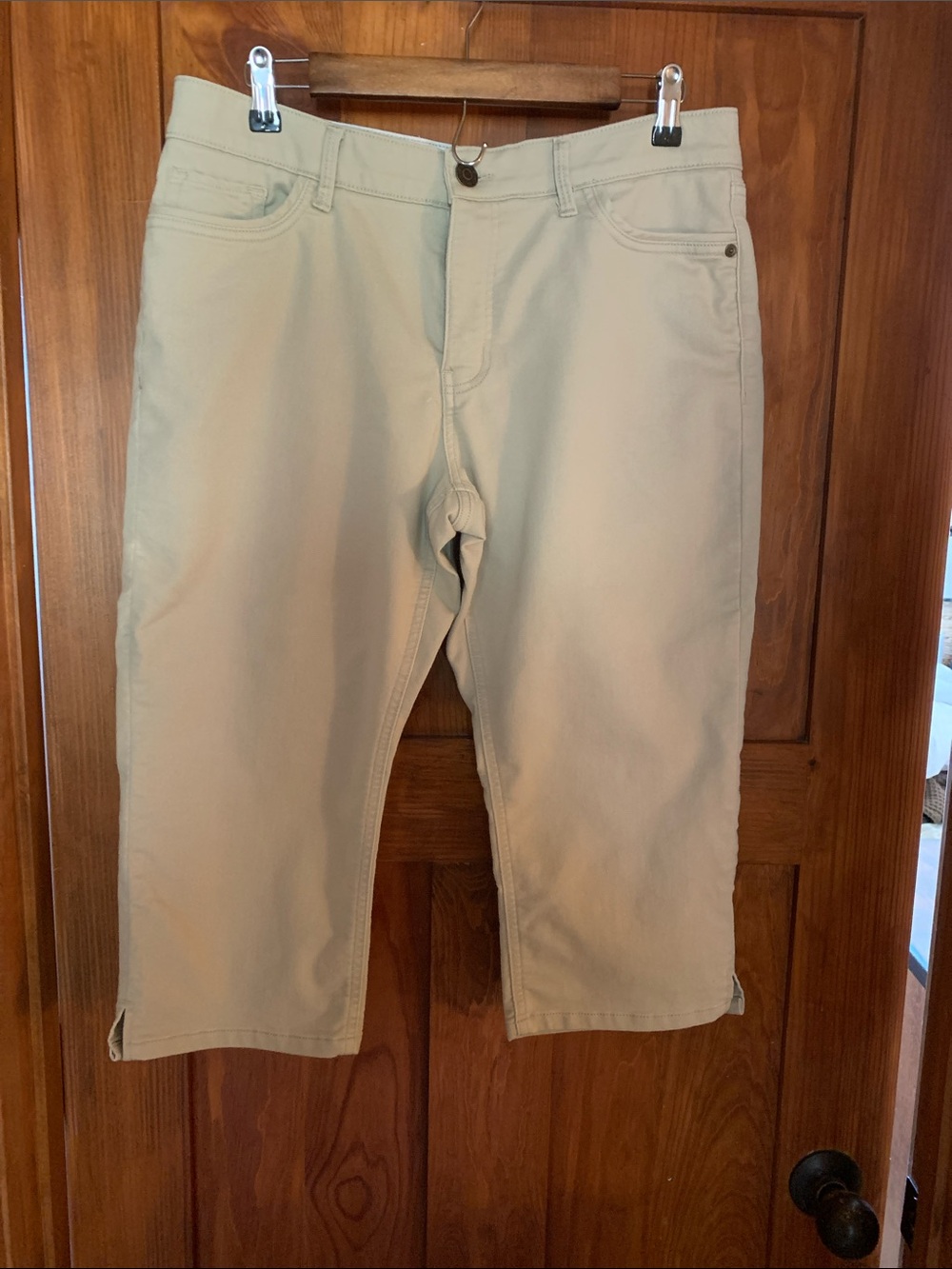 Liz Claiborne Beige Cropped Pants